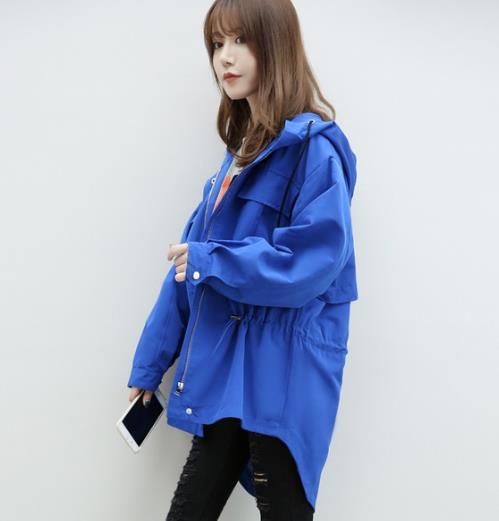 专属小个子女人的风衣：宽松灯笼袖收腰风衣推荐