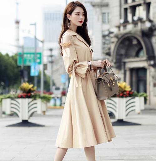 牛仔裤搭配纯色短款夹克衫：简约优雅又百搭（图）