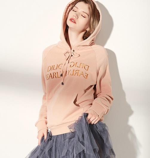 蝙蝠袖收腰外套怎么搭配：修身显瘦外套推荐（图）