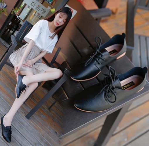 百搭女鞋复古粗跟奶奶鞋:彰显简约大气范儿(图) 百搭女鞋复古粗跟奶奶鞋:彰显简约大气范儿(图)
