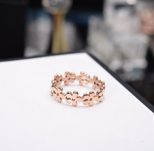 时尚气质玫瑰金戒指：5款大气减龄戒指推荐（图）