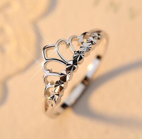 钛钢镀镂空花朵尾戒:5款精致又精彩尾戒推荐(图) 钛钢镀镂空花朵尾戒:5款精致又精彩尾戒推荐(图)