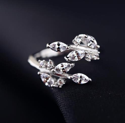 钛钢镀镂空花朵尾戒：5款精致又精彩尾戒推荐（图）