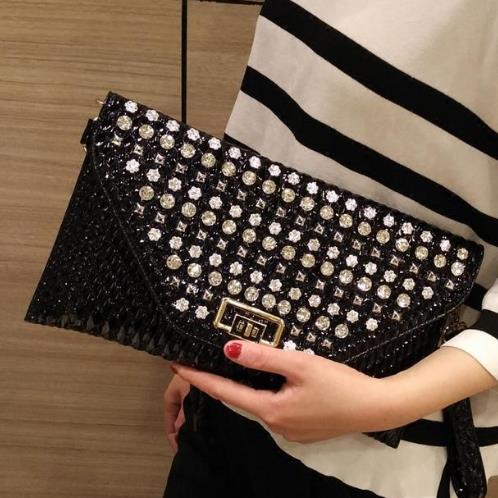 时尚百搭的手拿包搭配：轻松打造时尚大牌范（图）