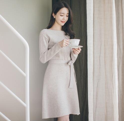 镂空包臀鱼尾裙搭配大衣：彰显优雅名媛气质（图）