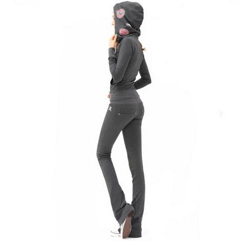 领刺绣卫衣两件套搭配：时尚套装打造青春活力