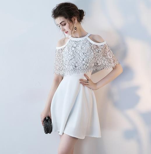 钩花百褶蕾丝裙搭配:蕾丝裙打造清雅与柔婉(图) 钩花百褶蕾丝裙搭配:蕾丝裙打造清雅与柔婉(图)