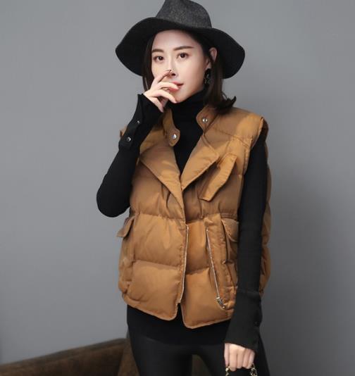 实用又耐穿棉马甲：纯色翻领侧拉链棉马甲分享（图）