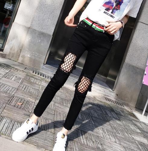 今年超流行的牛仔裤：这几款牛仔裤彰显时尚潮流