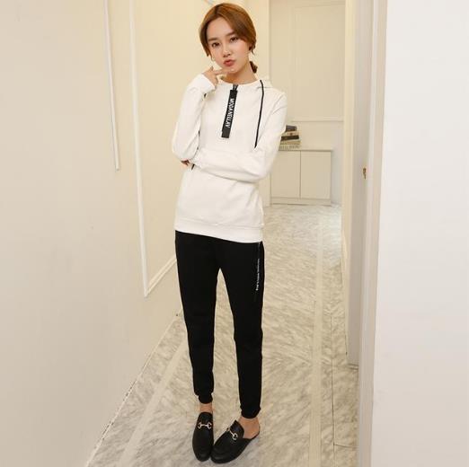 运动时尚休闲两件套推荐：让两件套来温暖你的秋天