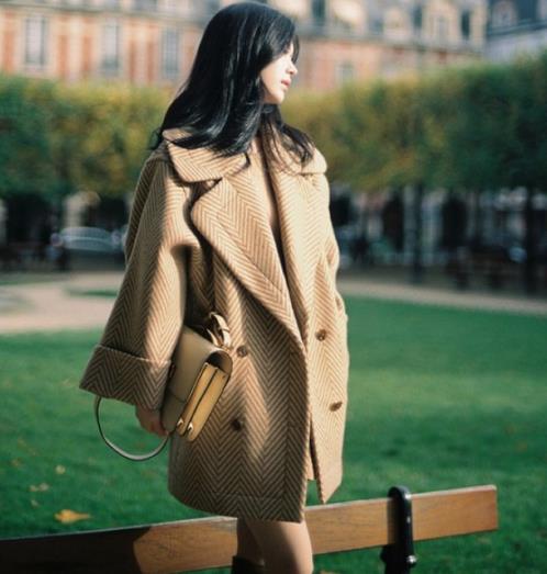 流苏贴袋毛呢外套这样搭配才能彰显张扬个性（图）