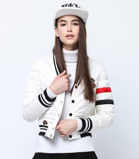 时尚又保暖的双排扣蝴蝶腰带羽绒服搭配分享（图）