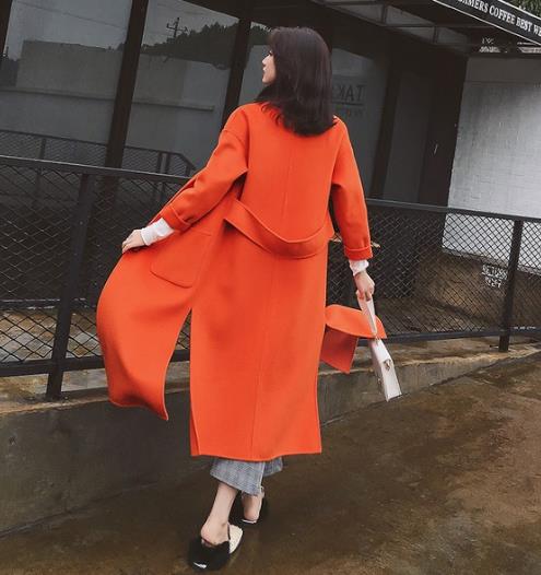 排扣直筒格纹毛呢外套的多种搭配：知性帅气（图）