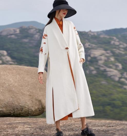 蝙蝠袖刺绣长款外套搭配：5款外套彰显时尚优雅气质