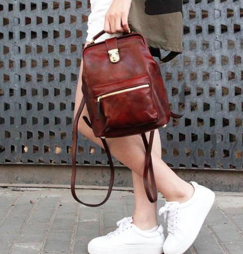 明星同款真皮时尚双肩包：复古简约双肩包推荐（图）