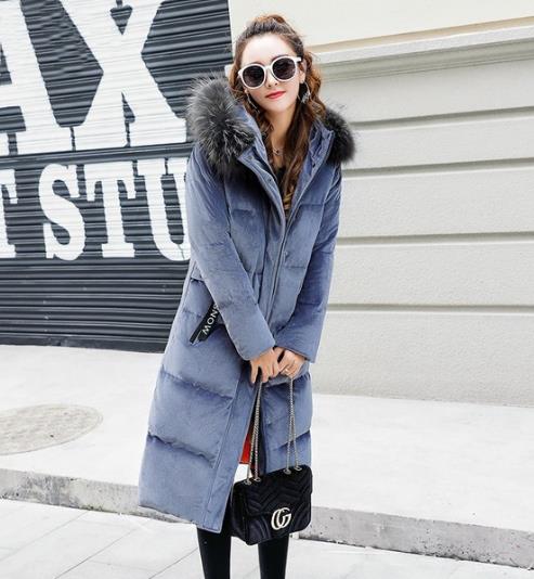 5款经典时尚翻领过膝双排扣羽绒服的多种搭配（图）
