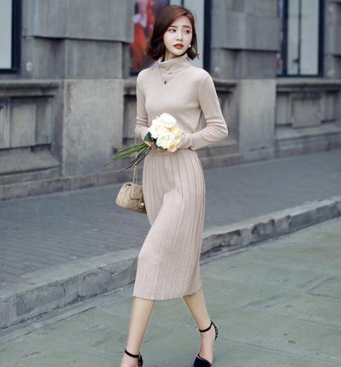 立领针织百褶裙套装搭配高跟鞋：彰显高贵优雅（图）