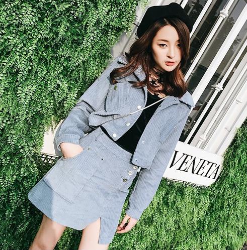 条纹开衩短裙两件套搭配:5款两件套凸显大长腿 条纹开衩短裙两件套搭配:5款两件套凸显大长腿