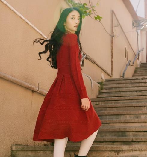 秋冬时髦内搭针织裙：灯笼袖翻领针织裙搭配（图）