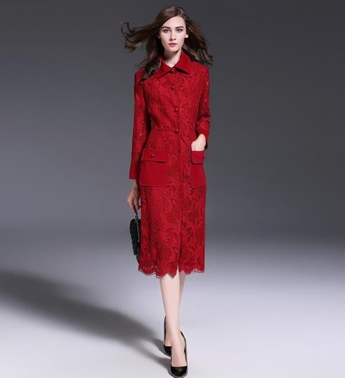 链条包搭配亮片镶嵌牛仔风衣：显瘦减龄甜美范（图）