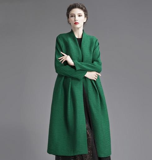 链条包搭配亮片镶嵌牛仔风衣：显瘦减龄甜美范（图）