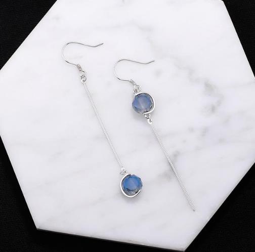 明星同款时尚菱形珍珠耳环搭配：打造名媛气质（图）