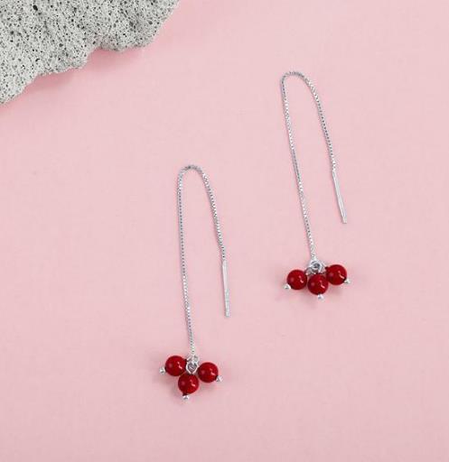 明星同款时尚菱形珍珠耳环搭配：打造名媛气质（图）