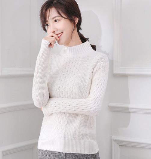 毛呢大衣搭配堆堆领针织连衣裙:甜美又不失优雅 毛呢大衣搭配堆堆领针织连衣裙:甜美又不失优雅