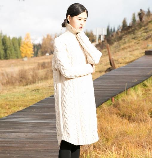 毛呢大衣搭配堆堆领针织连衣裙:甜美又不失优雅 毛呢大衣搭配堆堆领针织连衣裙:甜美又不失优雅