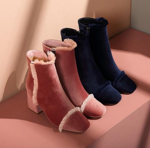 少女心无处不在的木耳边撞色粗跟靴搭配推荐（图）