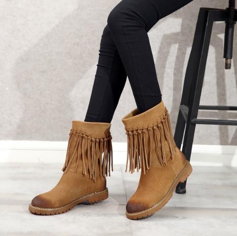 少女心无处不在的木耳边撞色粗跟靴搭配推荐（图）