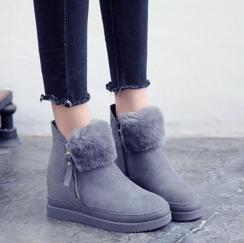 少女心无处不在的木耳边撞色粗跟靴搭配推荐（图）