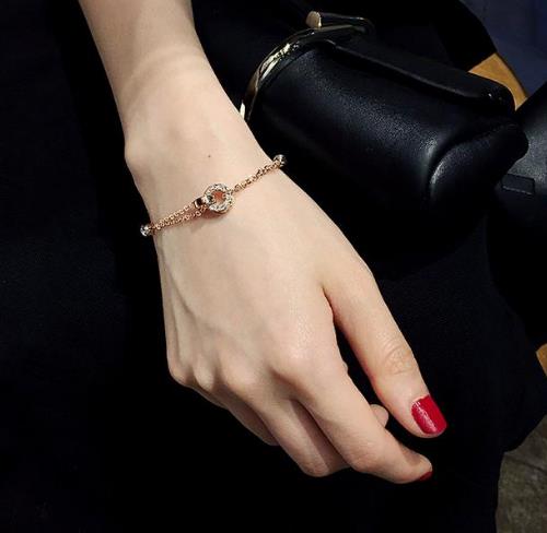 现在最流行清新简约手链：个性水晶手链分享（图）
