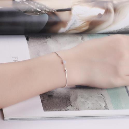 现在最流行清新简约手链：个性水晶手链分享（图）