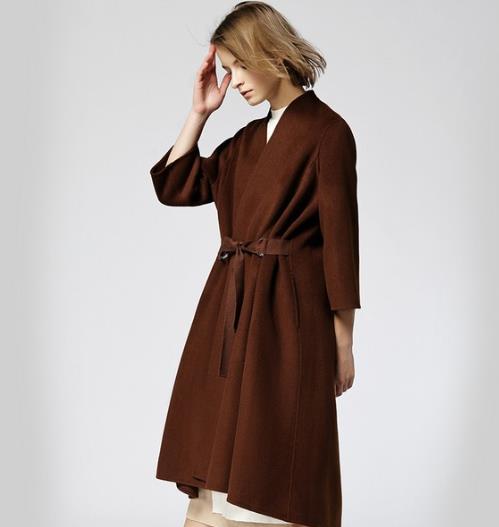 双排扣撞色呢大衣这样搭配青春减龄又时尚（图）