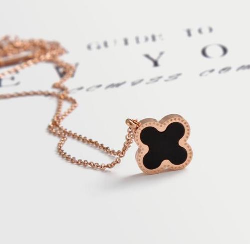 这几款气质玫瑰金四叶草项链搭配彰显时尚与个性