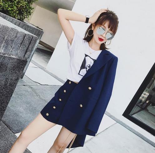 韵味十足的性感V领镂空针织裙搭配:彰显女神范 韵味十足的性感V领镂空针织裙搭配:彰显女神范