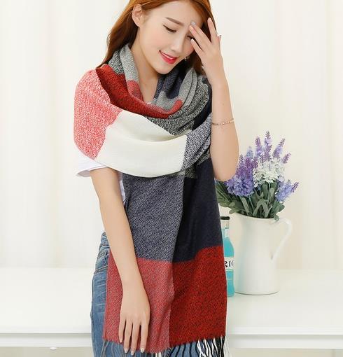 时尚百搭纯色长方形流苏围巾的多种搭配推荐（图）