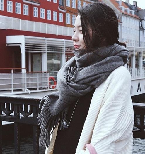 时尚百搭纯色长方形流苏围巾的多种搭配推荐（图）