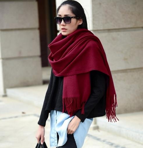 时尚百搭纯色长方形流苏围巾的多种搭配推荐（图）