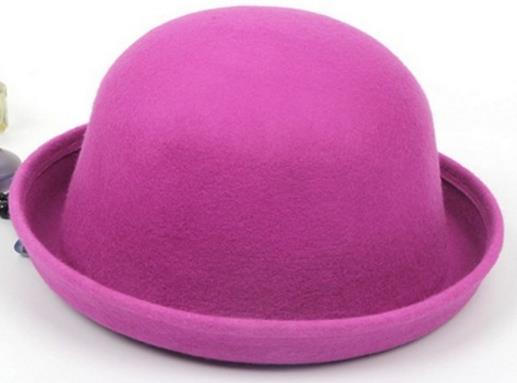 明星同款毛呢复古大沿帽的多种搭配：优雅显气质