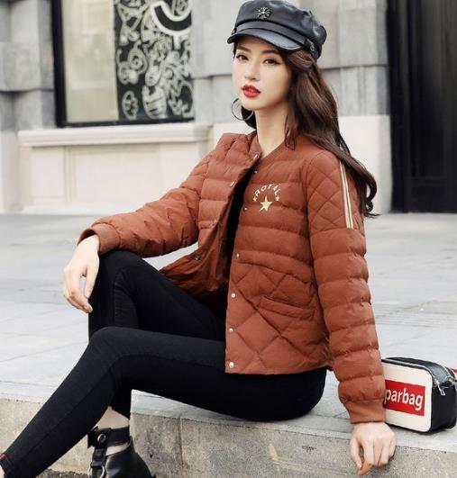 宽松立领面包服搭配链条包：彰显时尚潮流范儿（图）