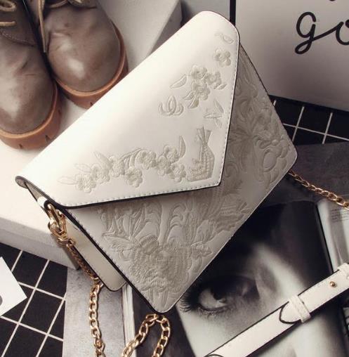 亮片锁扣链条包搭配：洋气链条包打造百变风格（图）