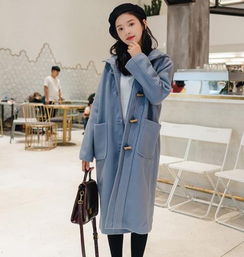 系带翻领呢大衣搭配阔腿裤：经典百搭又减龄（图）