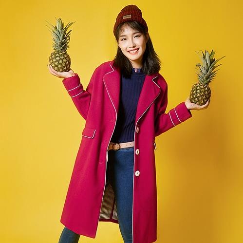 阔腿裤搭配面羊毛喇叭袖大衣：显瘦又潮范儿十足