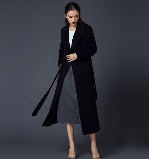 经典又富有魅力的短款连帽羊毛外套搭配推荐（图）