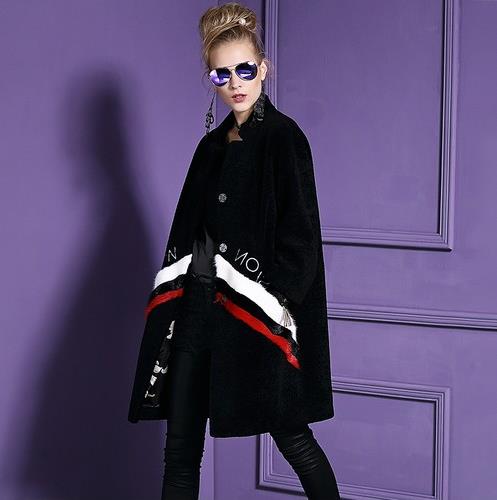 生动不失知性大气的羊剪绒拼接皮草大衣推荐（图）