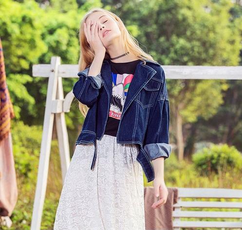 刺绣毛边短款牛仔外套搭配:轻松打造大长腿(图) 刺绣毛边短款牛仔外套搭配:轻松打造大长腿(图)