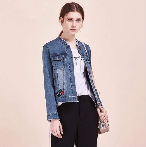 刺绣毛边短款牛仔外套搭配:轻松打造大长腿(图) 刺绣毛边短款牛仔外套搭配:轻松打造大长腿(图)