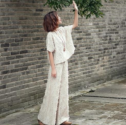 百褶喇叭裤两件套搭配：时髦洋气两件套推荐（图）